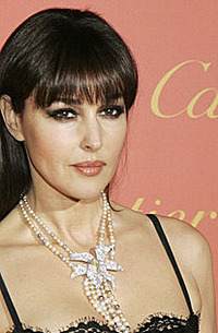 Monica Bellucci shows style on the carpet