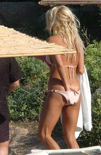 Victoria Silvstedt blonde stunner at the beach