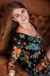 Bella Libre Sultry Brunette Feminine Beauty