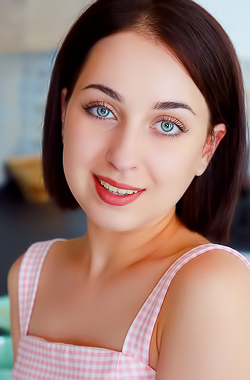 Alin Luxe Revealing Her Luscious Ass And Parting Her Soft Thighs