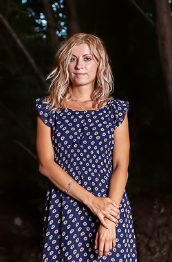 Claire Shelty Enjoys Pleasure Of Her Alfresco Orgasms