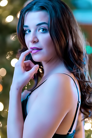 Jade Maris Climaxes As Possible