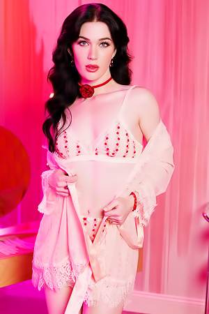 Evelyn Claire Sexy Naked Chick In Hot Lingerie