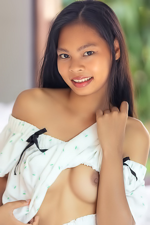 Po Share Her Naked Beauty With You For The First Time