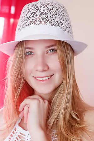 Delizi In Thigh-high Socks And Matching Sunhat