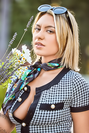 Blonde Hottie Gypsy Rose Has The Most Intense Squirting Orgasm