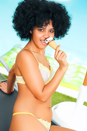 Curly Latino Star Selva Lapiedra