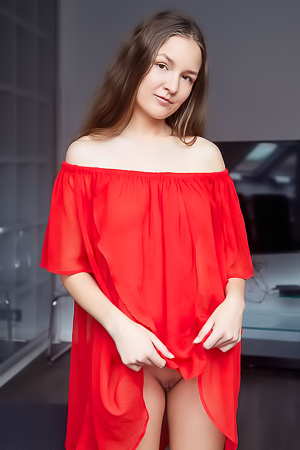 Bellaria Spreads Her Thighs Pussy Lips Open