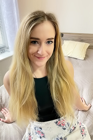 Dee Dee Her Meaty Bare Twat Eats Those Fingers