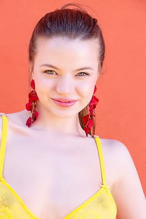 Toree Captivating Beauty Is Eager To Express Her Exhibitionist Nature