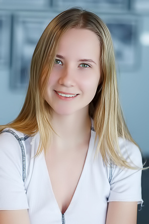 Delizi Adorable Blonde Bombshell With Curves That Captivate And A Playful Spirit