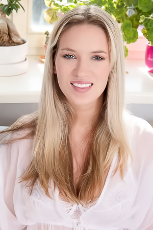 Tracy Anders Share Her Naked Beauty With You For The First Time