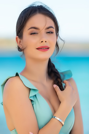 Liz Ocean Tantalizes On The Beach With Whispers Of The Breeze And Bold Moves