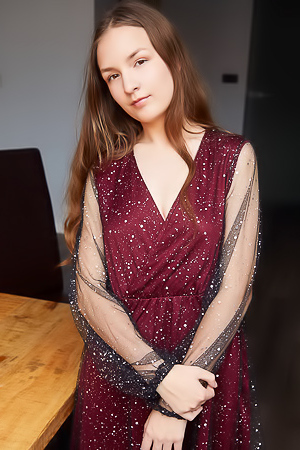 Bellaria Alluring Pussy Spread And Natural Beauty In An Artistic Set