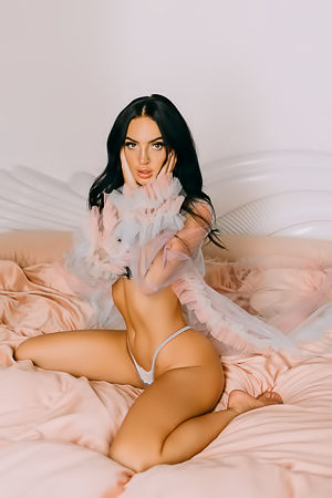 Ashlyn Chere Poses Nude In A Pink Bedroom With Lace Lingerie And A Pearl Necklace, Teasing With A Pink Phone
