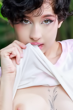 Dakota Jhons Dreams Of Pleasuring Her Lips In Colombian Heat