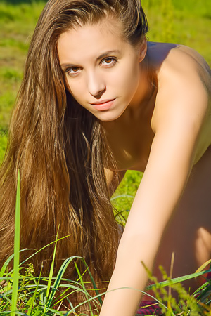 Hottie Frees Her Inner Siren in Sunlit Dreams