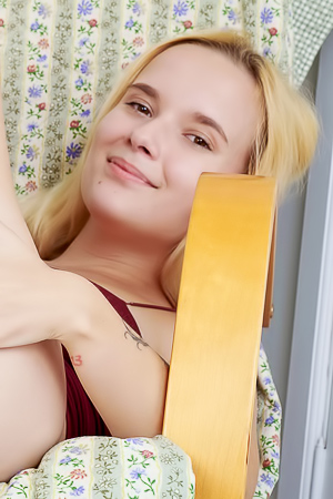Loli Pop enjoys solo playtime turning primping into teasing